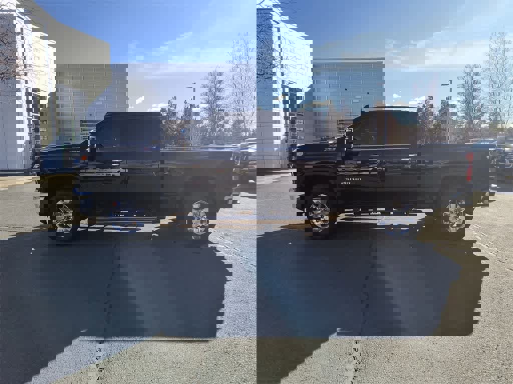 Used 2020 Chevrolet Silverado 2500 LTZ w/ LTZ Premium Package image 3