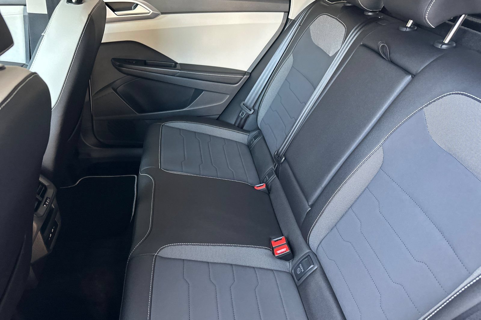 New 2026 Volkswagen Taos SE FWD image 10