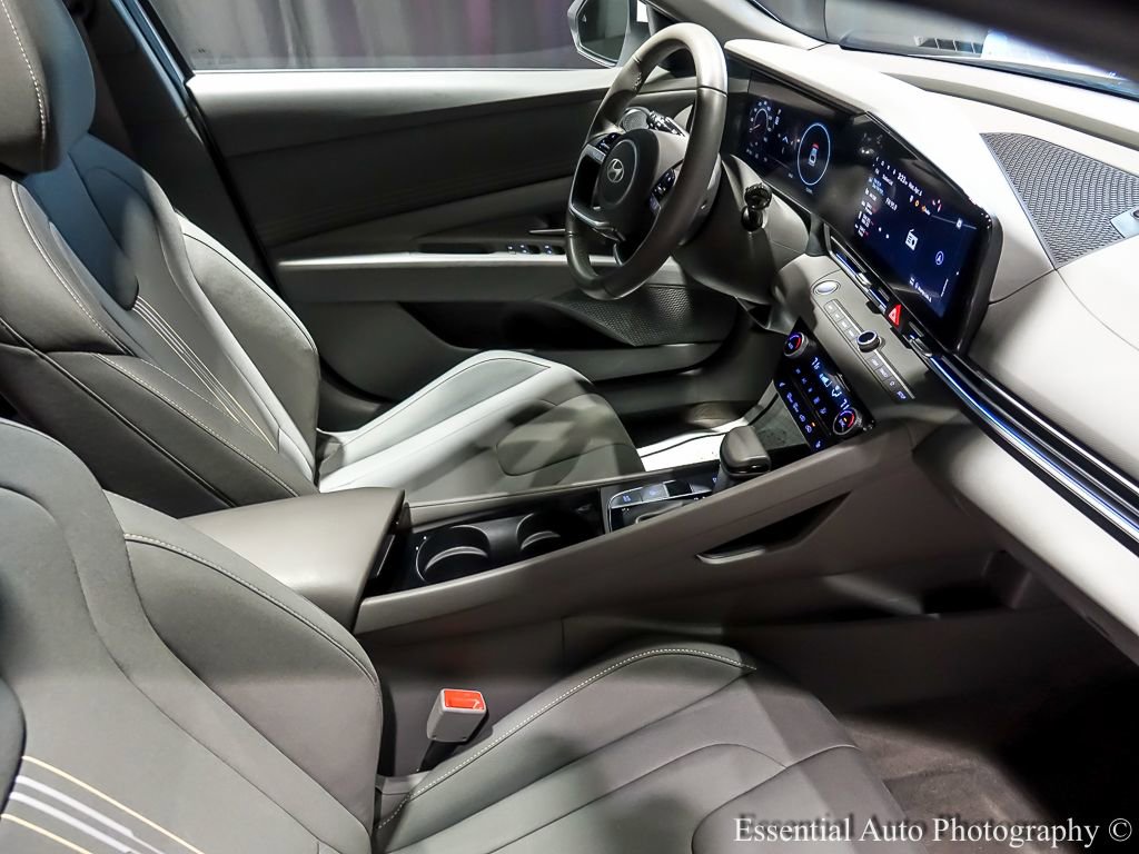 Used 2025 Hyundai Elantra SEL image 36