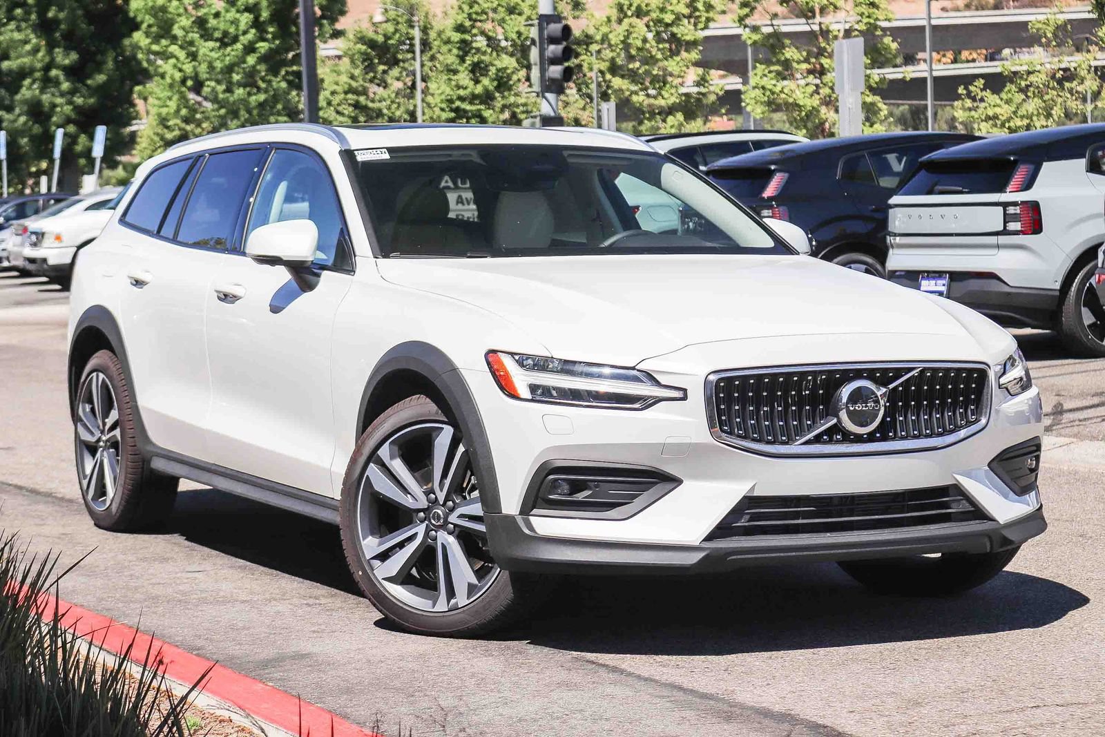 New 2026 Volvo V60 B5 Cross Country Plus w/ Climate Package AWD/4WD image 1
