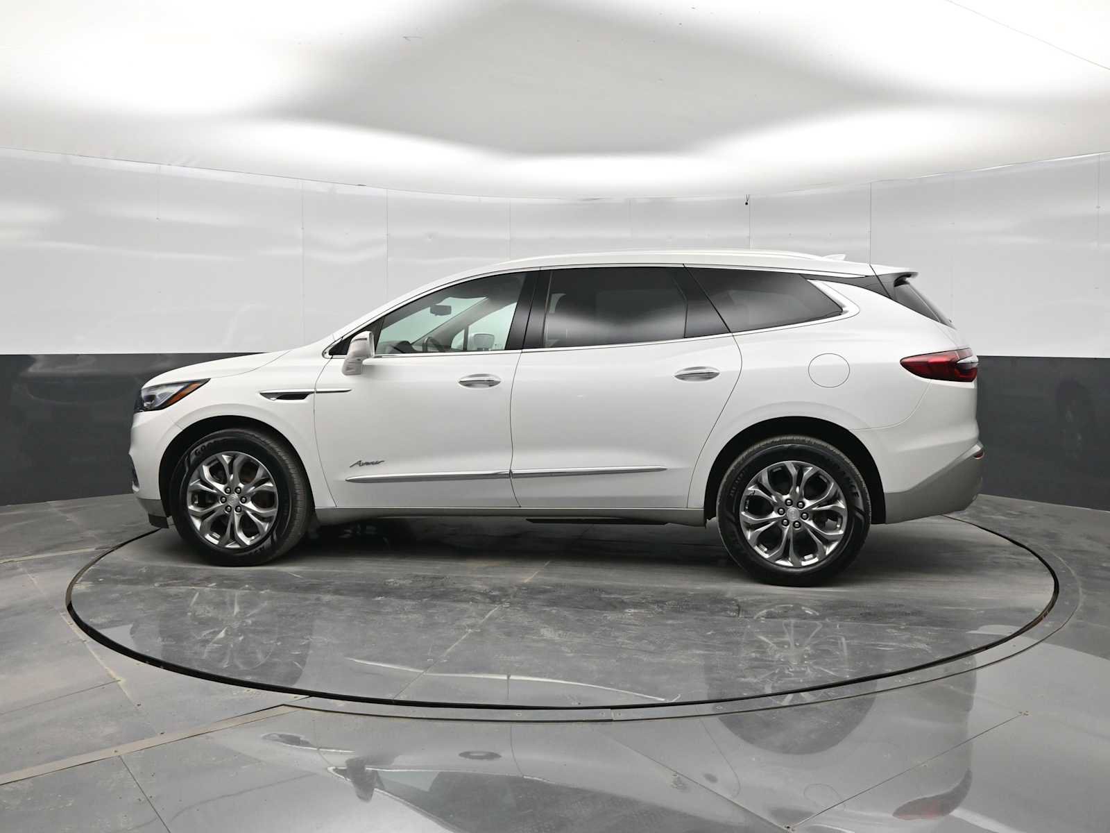 Used 2019 Buick Enclave Avenir w/ Avenir Technology Package AWD/4WD image 5