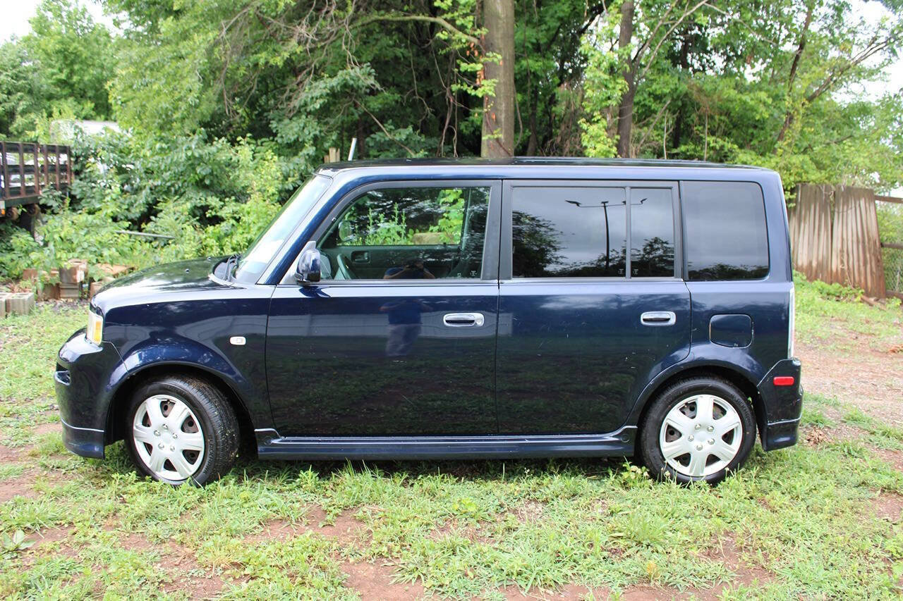 Used 2005 Scion xB FWD image 12