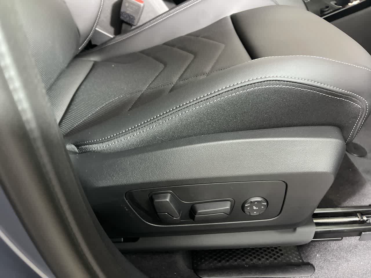 Used 2024 BMW X1 xDrive28i w/ Convenience Package AWD/4WD image 18