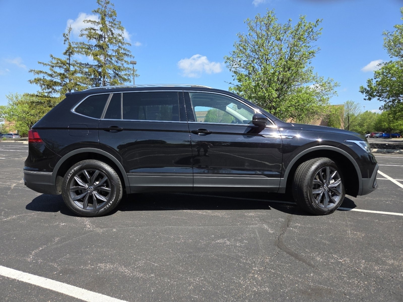Used 2023 Volkswagen Tiguan SE AWD/4WD image 23
