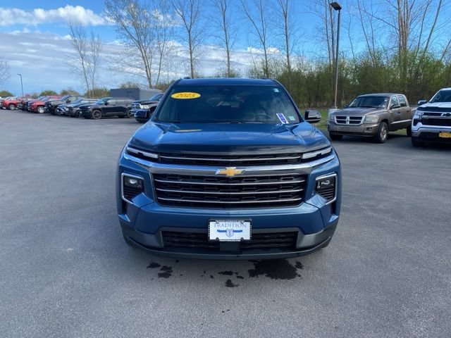 Used 2025 Chevrolet Traverse LT FWD image 5
