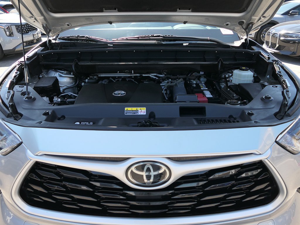 Used 2021 Toyota Highlander XLE FWD image 32