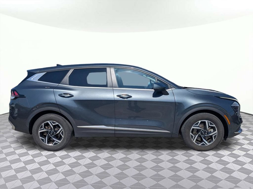 Used 2024 Kia Sportage LX FWD image 2