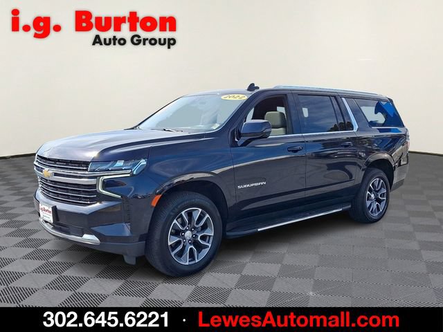 Used 2022 Chevrolet Suburban LT w/ Luxury Package AWD/4WD image 3