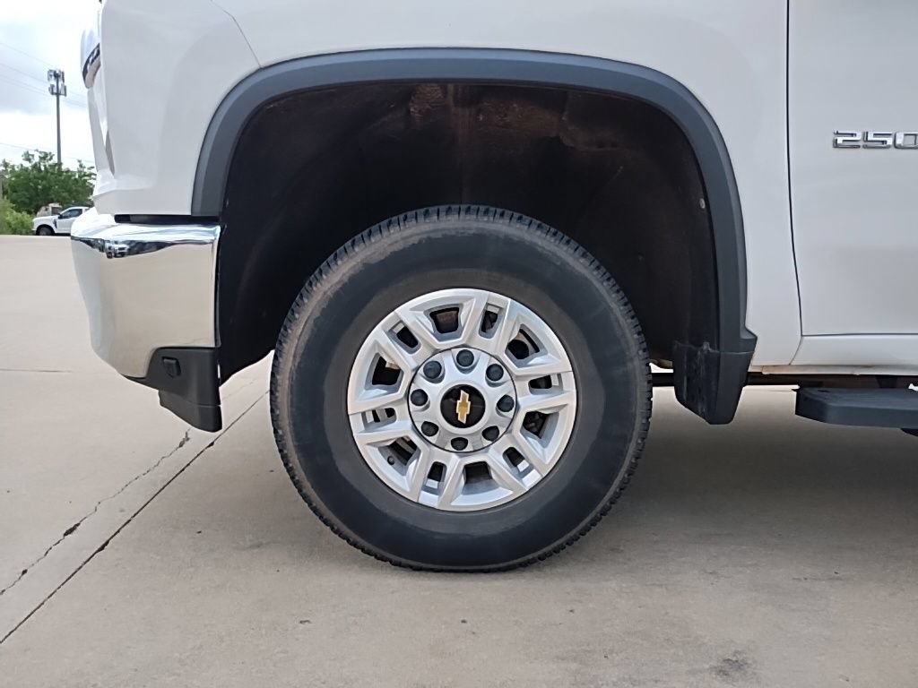 Used 2022 Chevrolet Silverado 2500 LT w/ Convenience Package AWD/4WD image 16