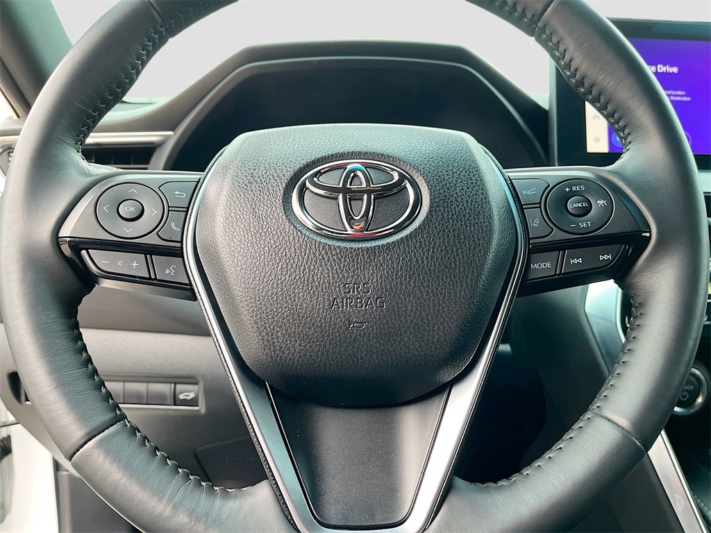 Used 2024 Toyota Venza XLE image 11