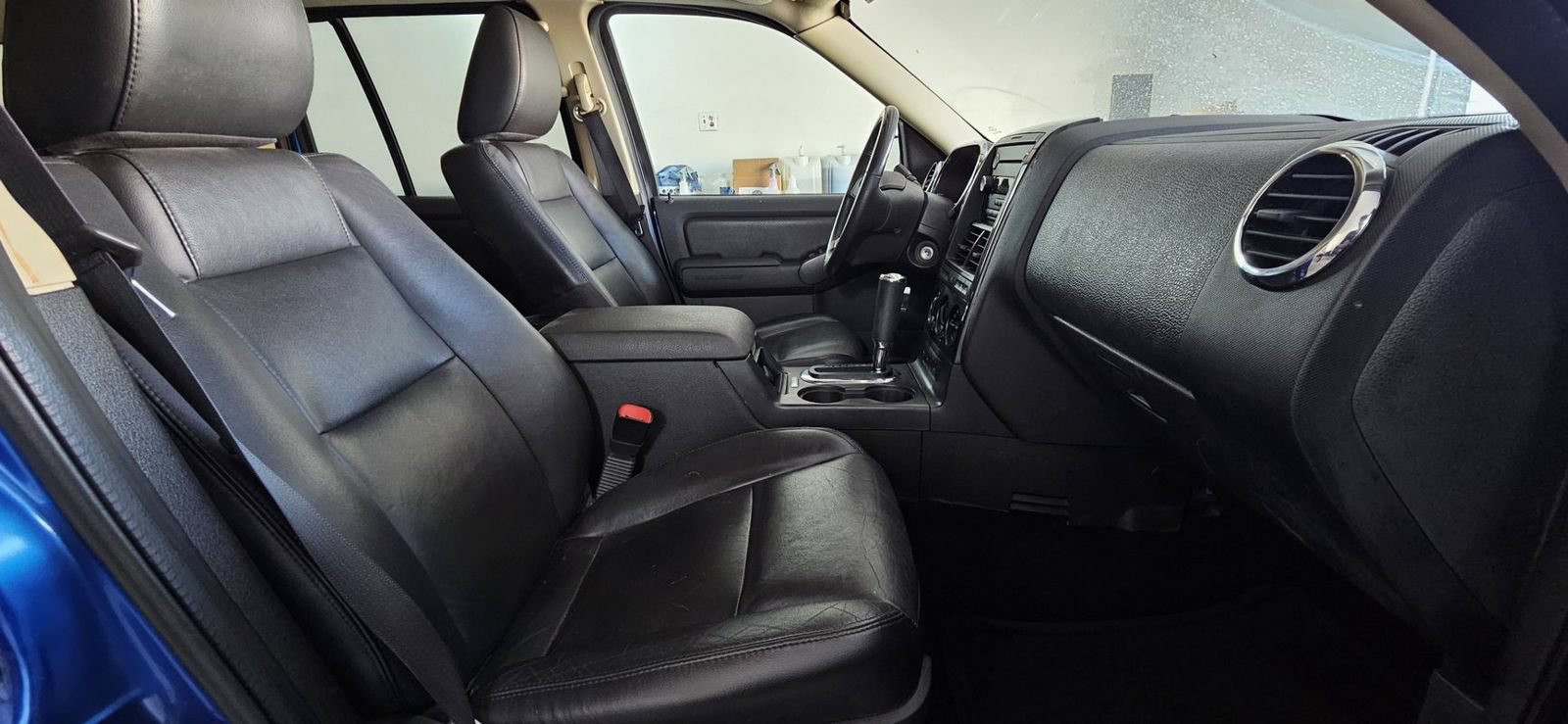 Used 2010 Ford Explorer XLT AWD/4WD image 16