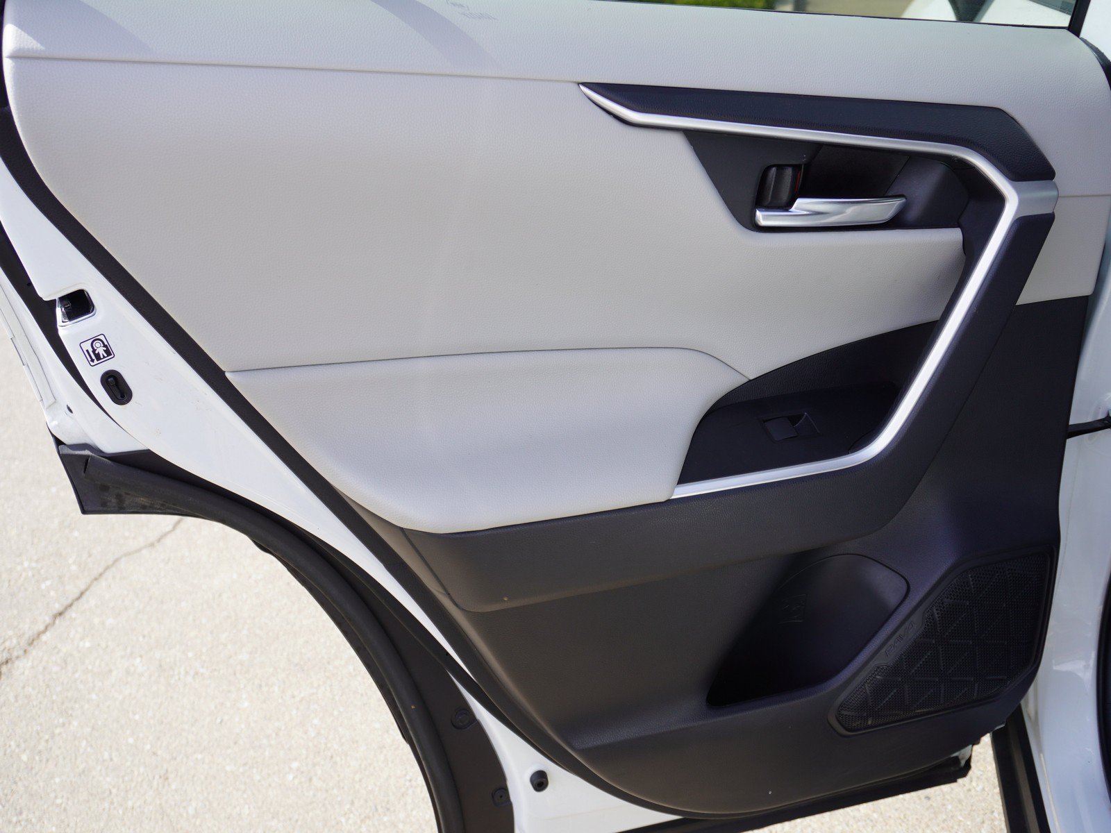 Used 2020 Toyota RAV4 XLE w/ All Weather Liner Package FWD image 12