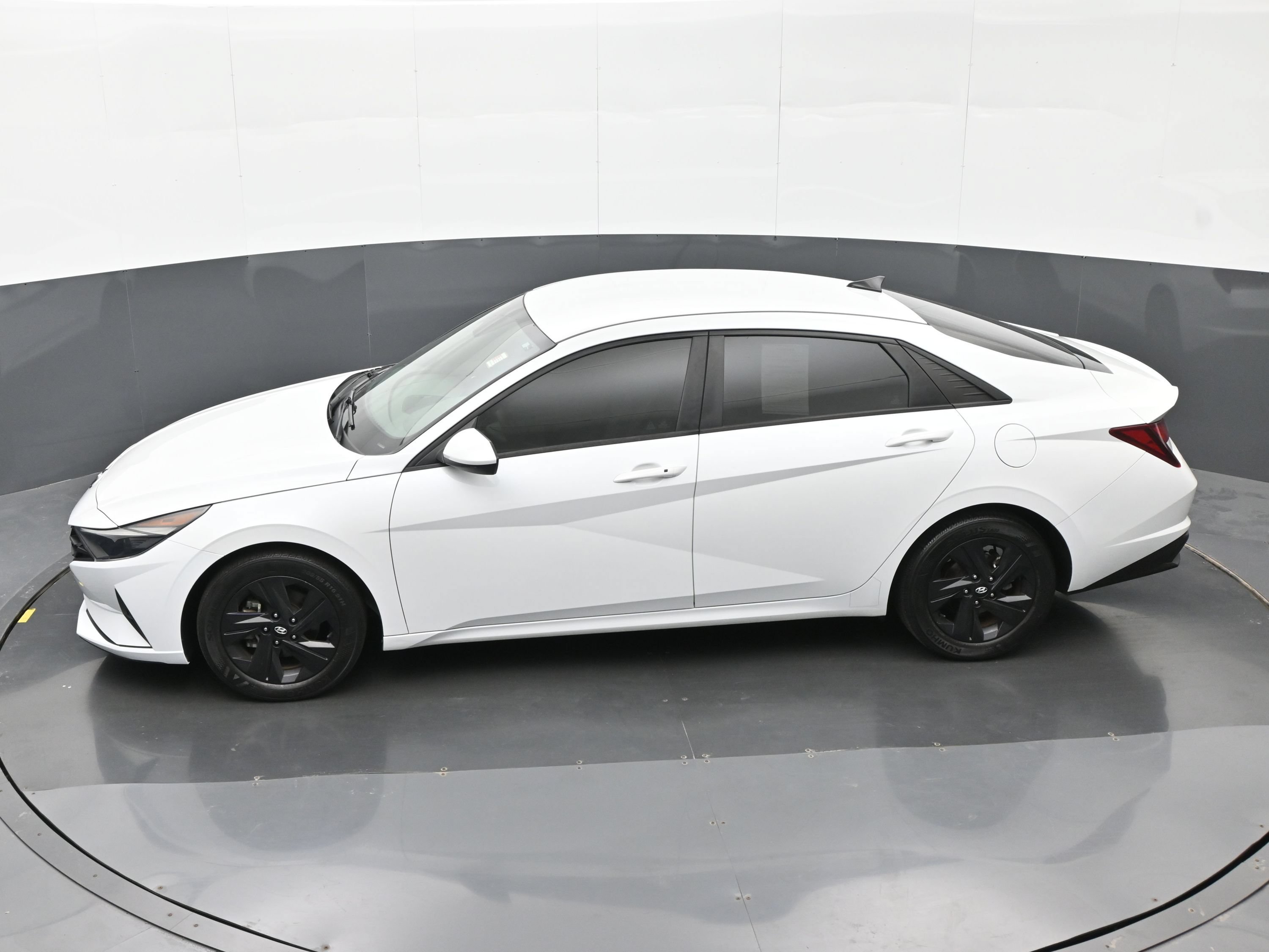 Used 2021 Hyundai Elantra SEL FWD image 35