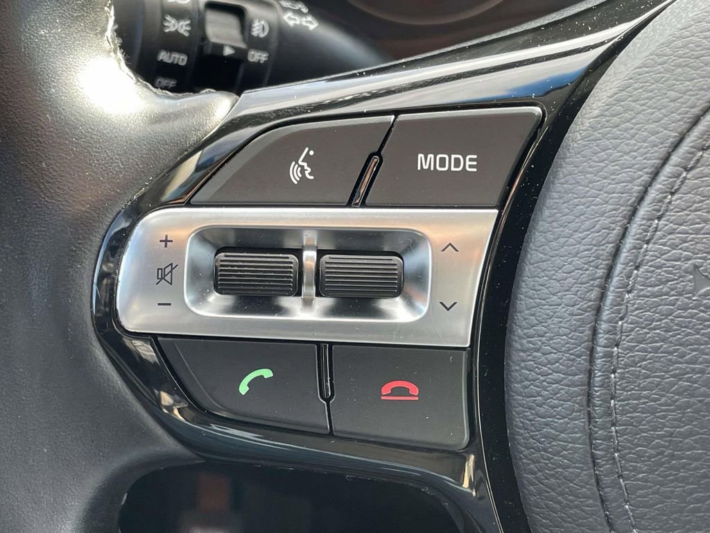 Used 2018 Kia Cadenza Premium image 10