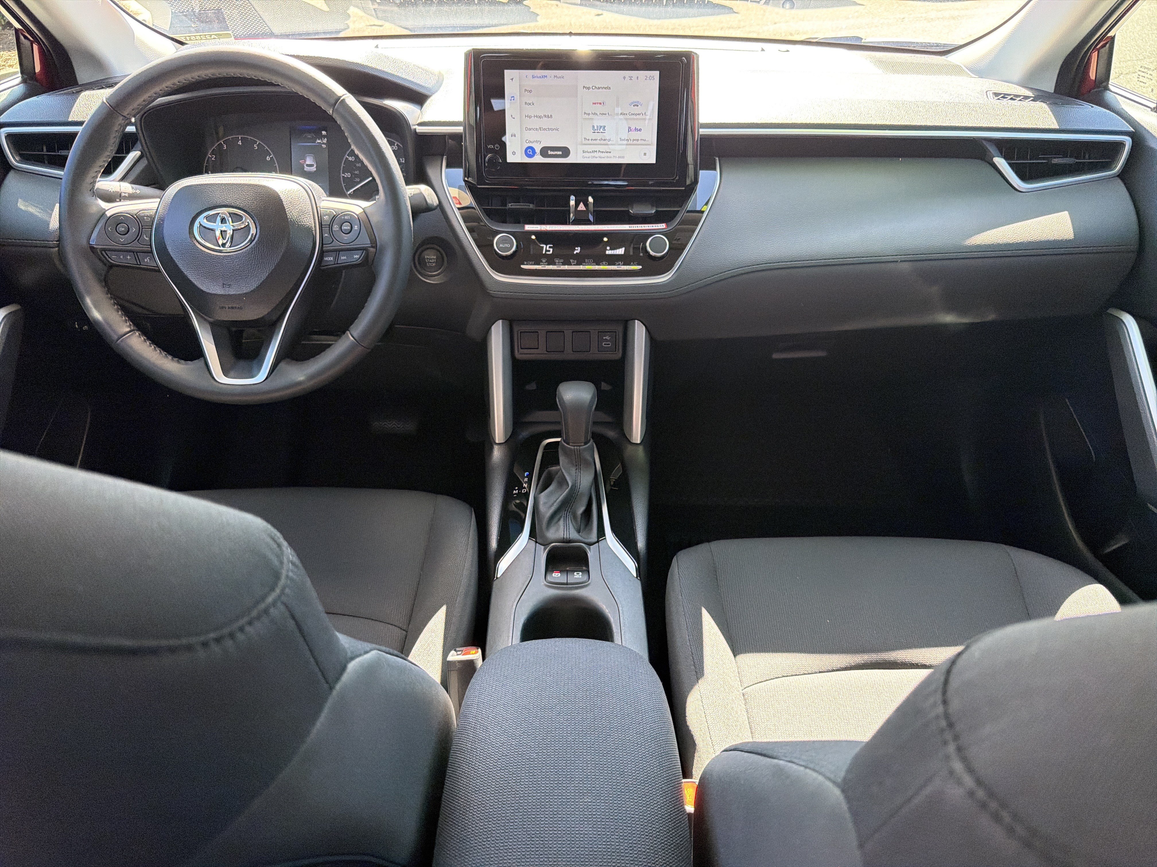 Certified 2025 Toyota Corolla Cross LE FWD image 4