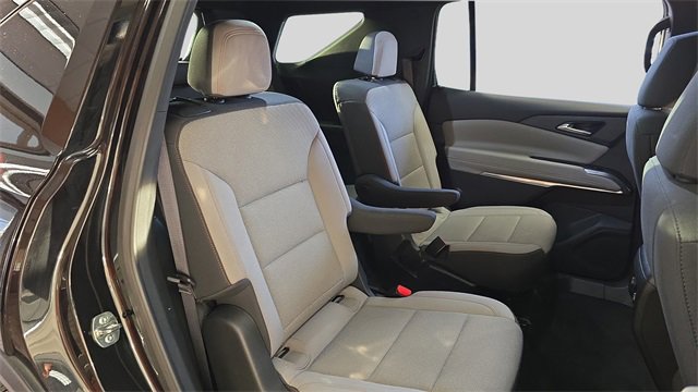 Used 2025 Chevrolet Traverse LT image 17