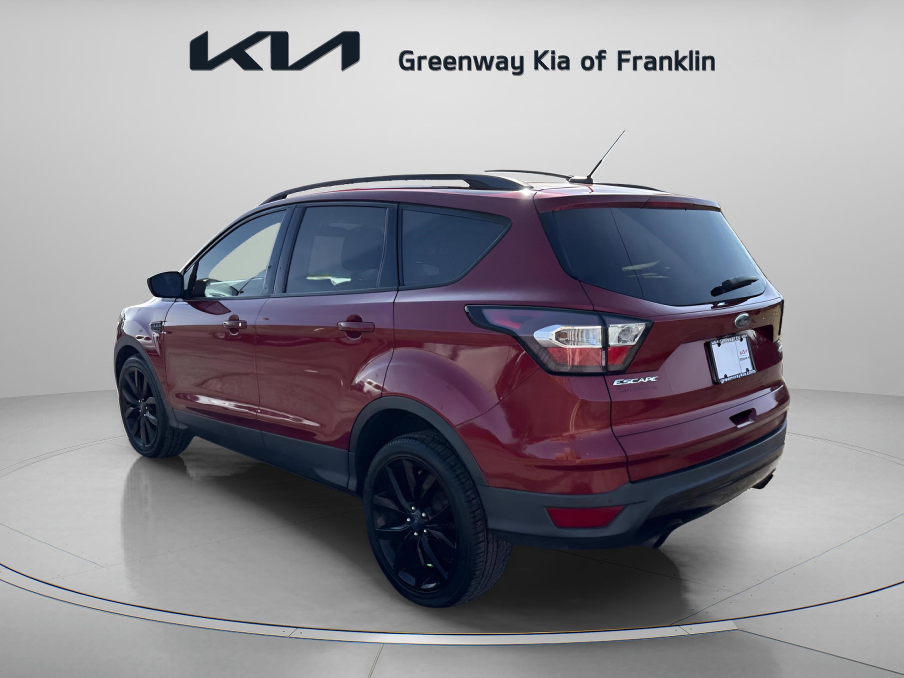 Used 2017 Ford Escape SE w/ Equipment Group 201A image 5