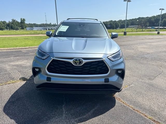 Used 2021 Toyota Highlander LE FWD image 7