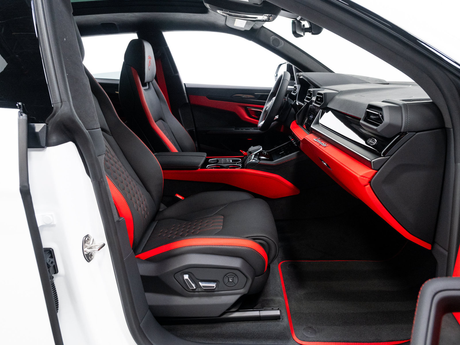 Used 2025 Lamborghini Urus SE AWD/4WD image 56