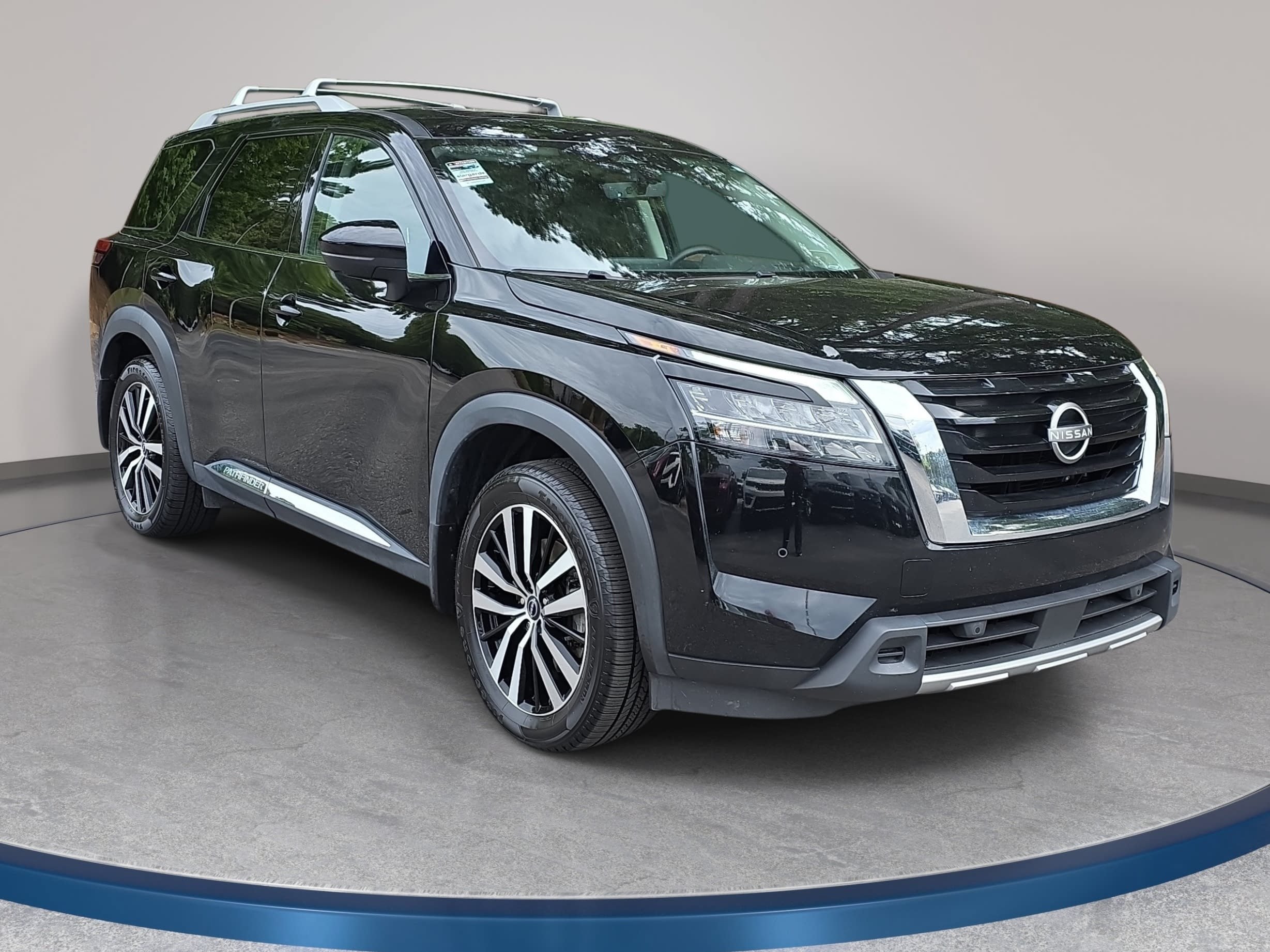 Used 2024 Nissan Pathfinder Platinum w/ Cargo Package AWD/4WD image 3
