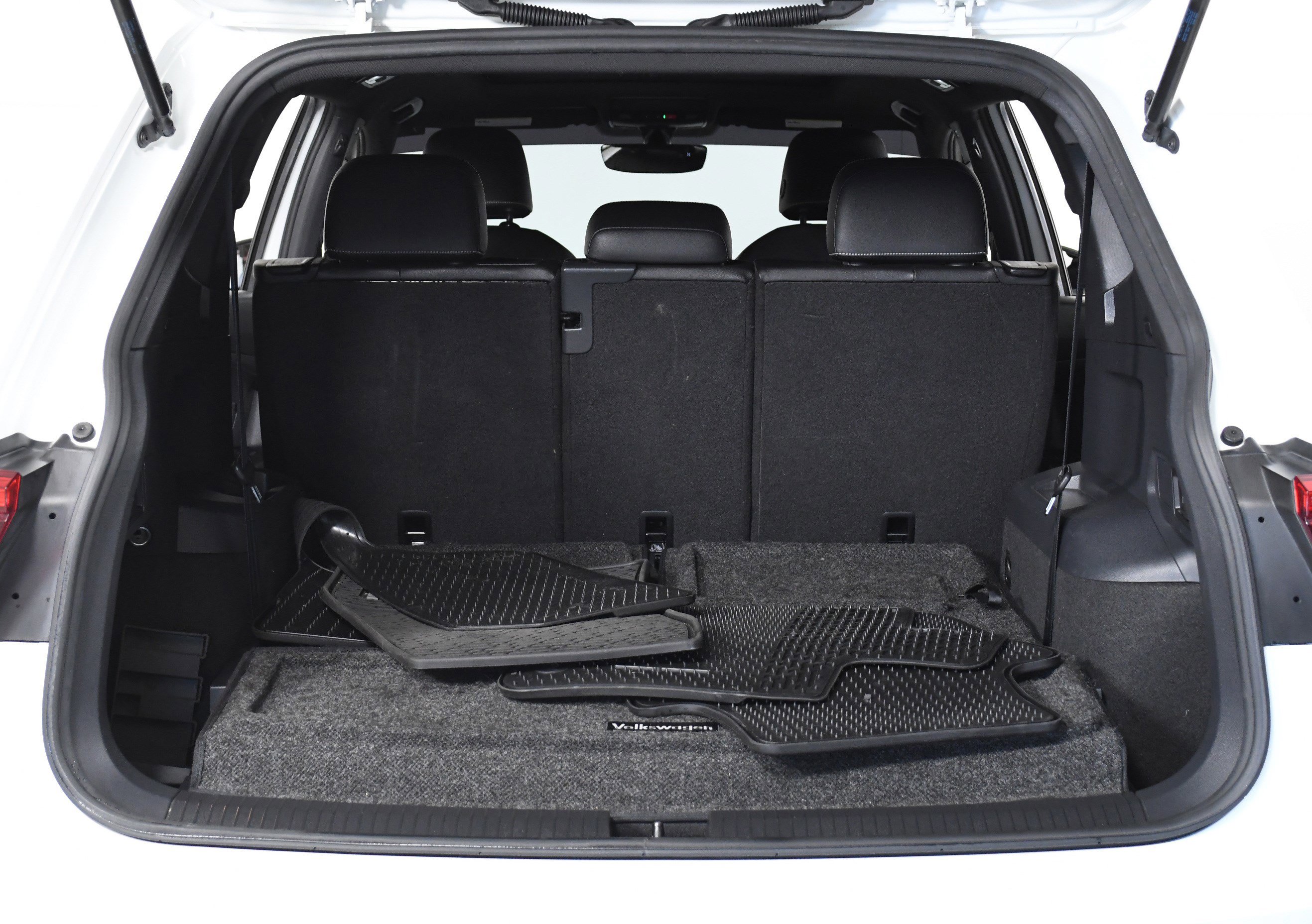 Used 2021 Volkswagen Tiguan SE R-Line image 32