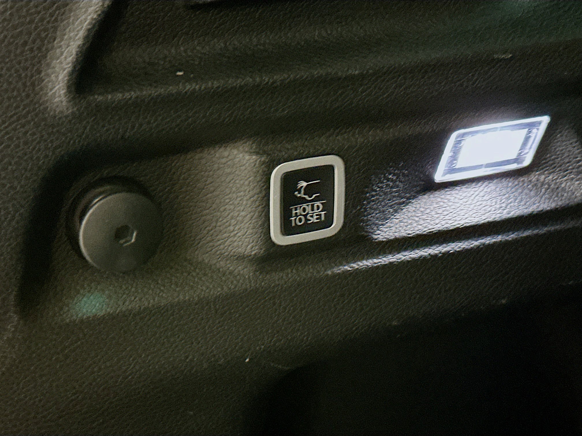 Used 2024 Jeep Grand Cherokee L Limited w/ Luxury Tech Group II image 33