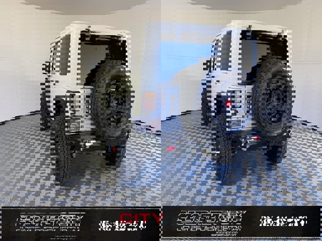 Used 2018 Jeep Wrangler Unlimited Sahara w/ Connectivity Group image 5