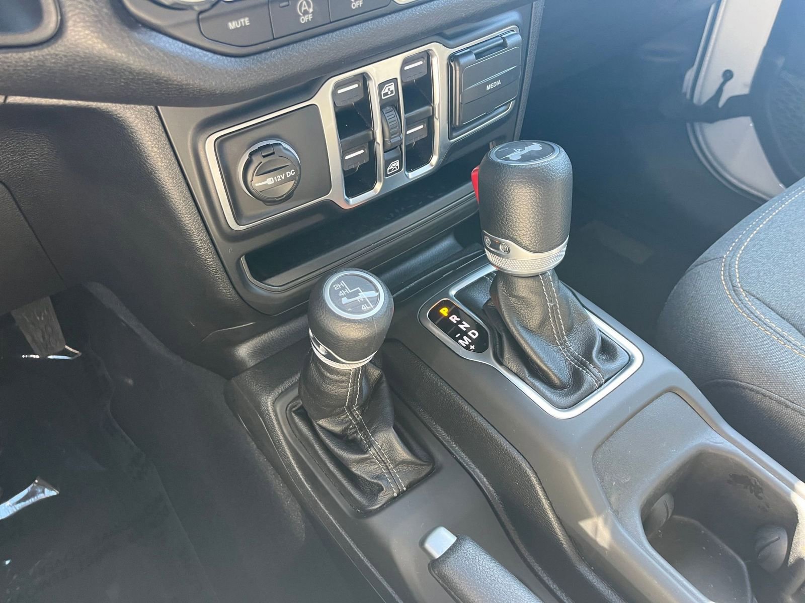 Used 2025 Jeep Wrangler Sport S image 40