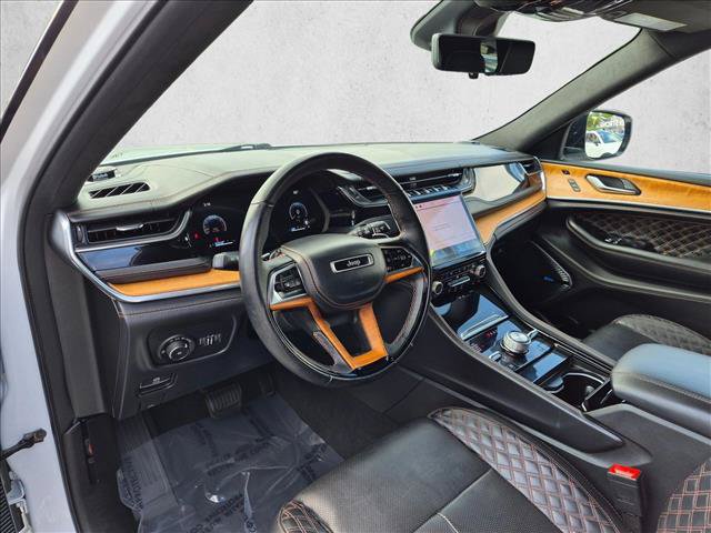 Used 2023 Jeep Grand Cherokee L Summit AWD/4WD image 10