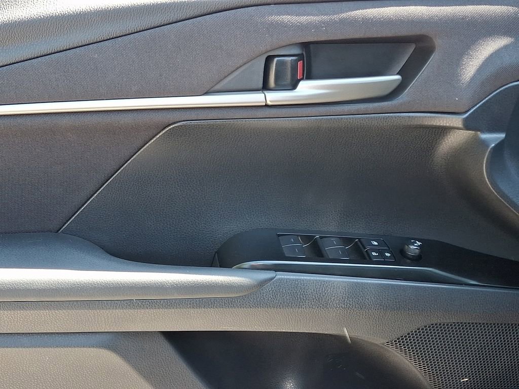 Used 2025 Toyota Camry LE FWD image 13