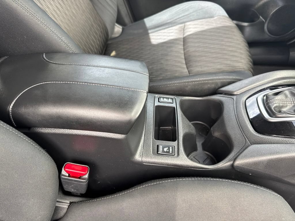Used 2017 Nissan Rogue SV AWD/4WD image 24