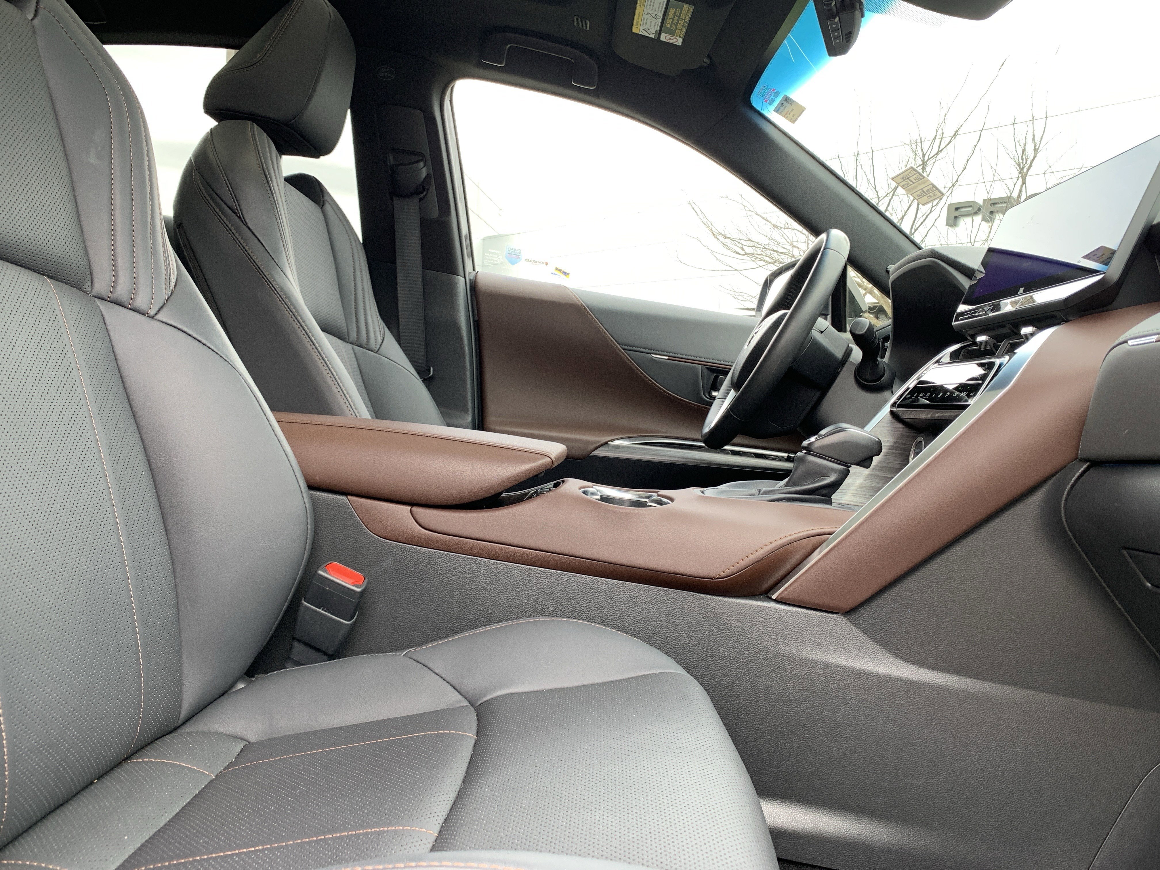 Used 2024 Toyota Venza Limited image 35