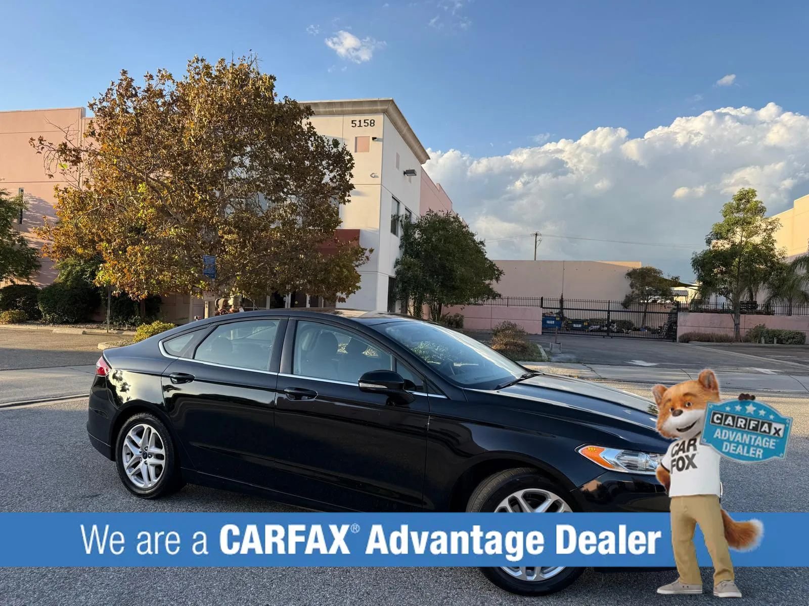 Used 2016 Ford Fusion SE FWD image 2