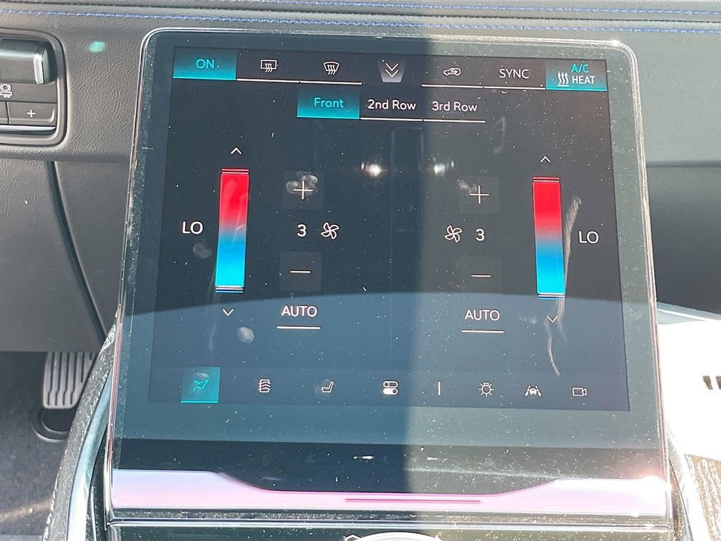 New 2025 Cadillac Escalade IQ Luxury 1 w/ Smart Trailering package AWD/4WD image 16