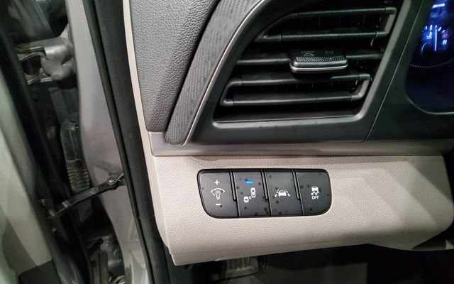 Used 2020 Hyundai Elantra Value Edition FWD image 22