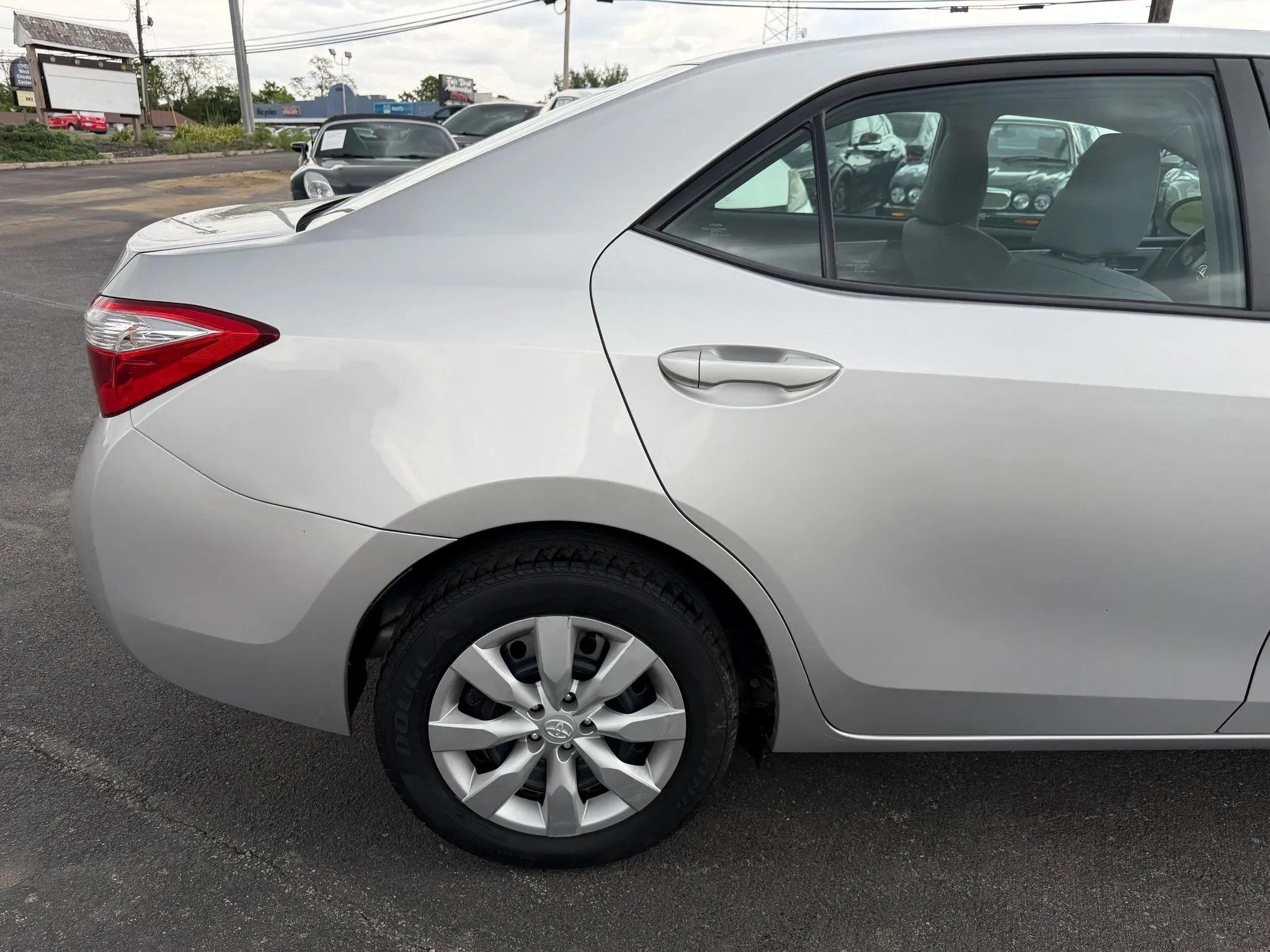 Used 2015 Toyota Corolla LE FWD image 41