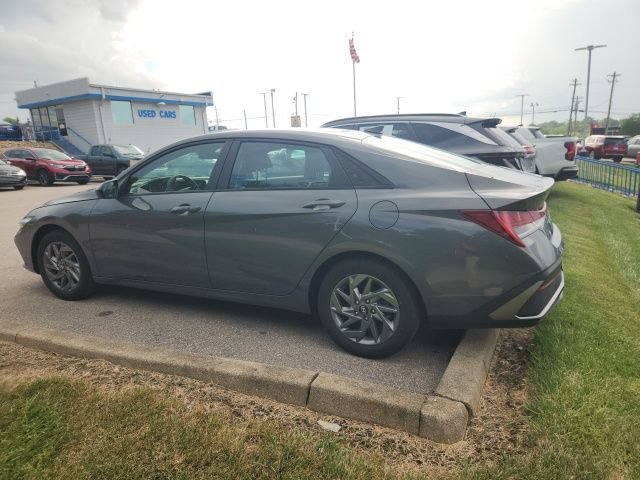 Used 2024 Hyundai Elantra Blue FWD image 6