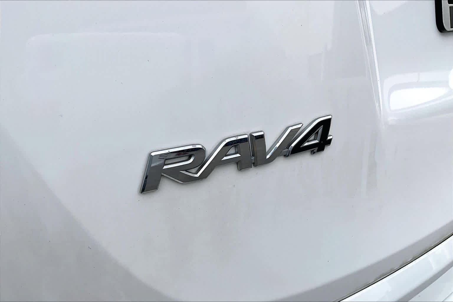 Used 2017 Toyota RAV4 LE FWD image 30