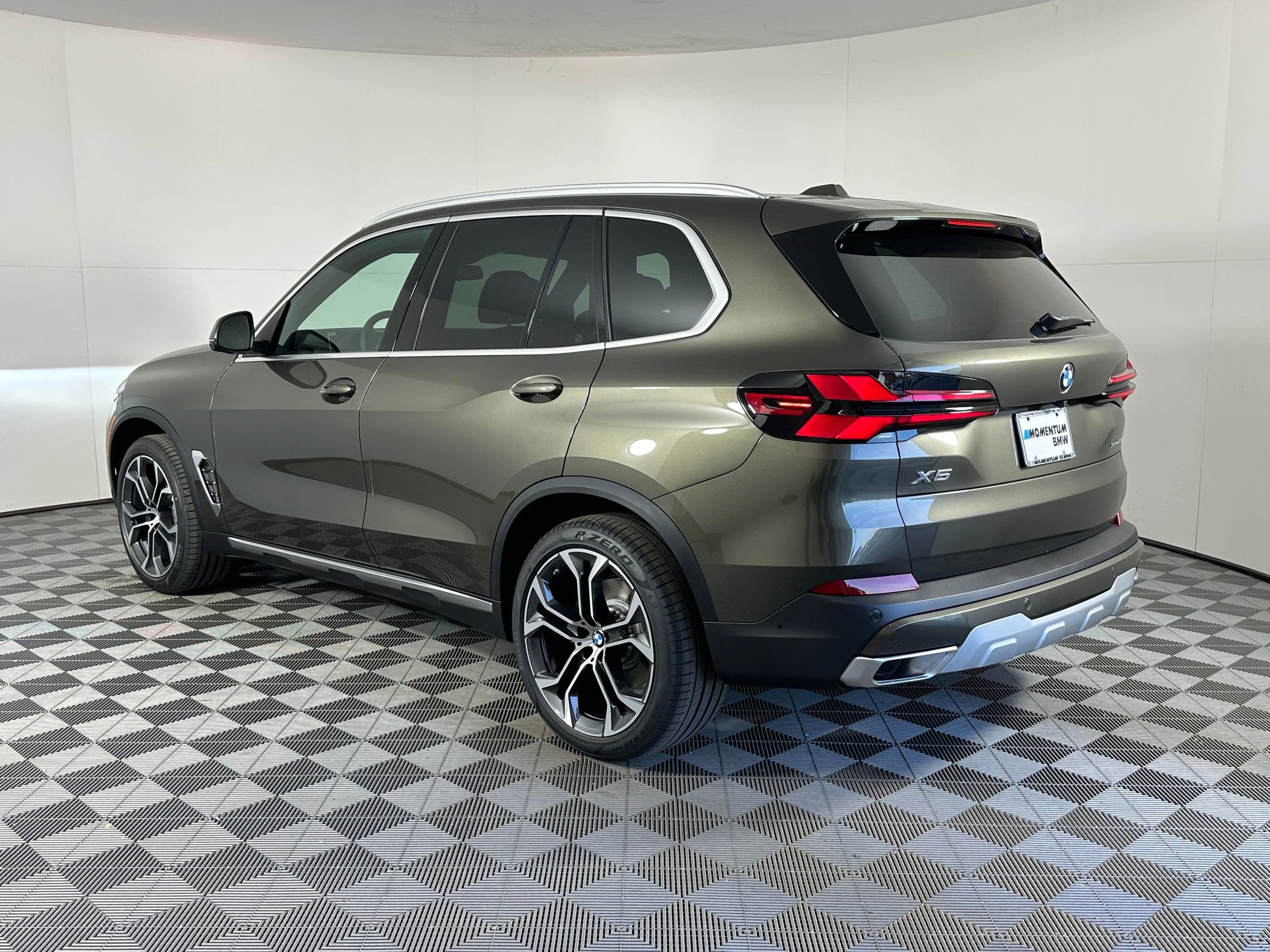 New 2026 BMW X5 sDrive40i image 3