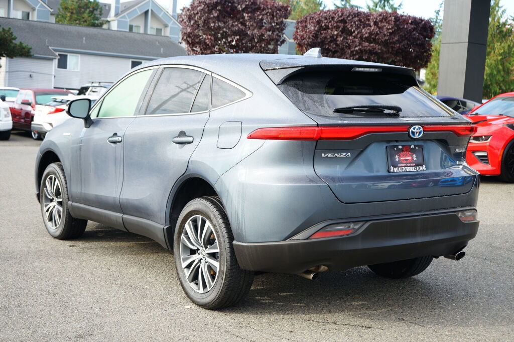 Used 2021 Toyota Venza LE image 3