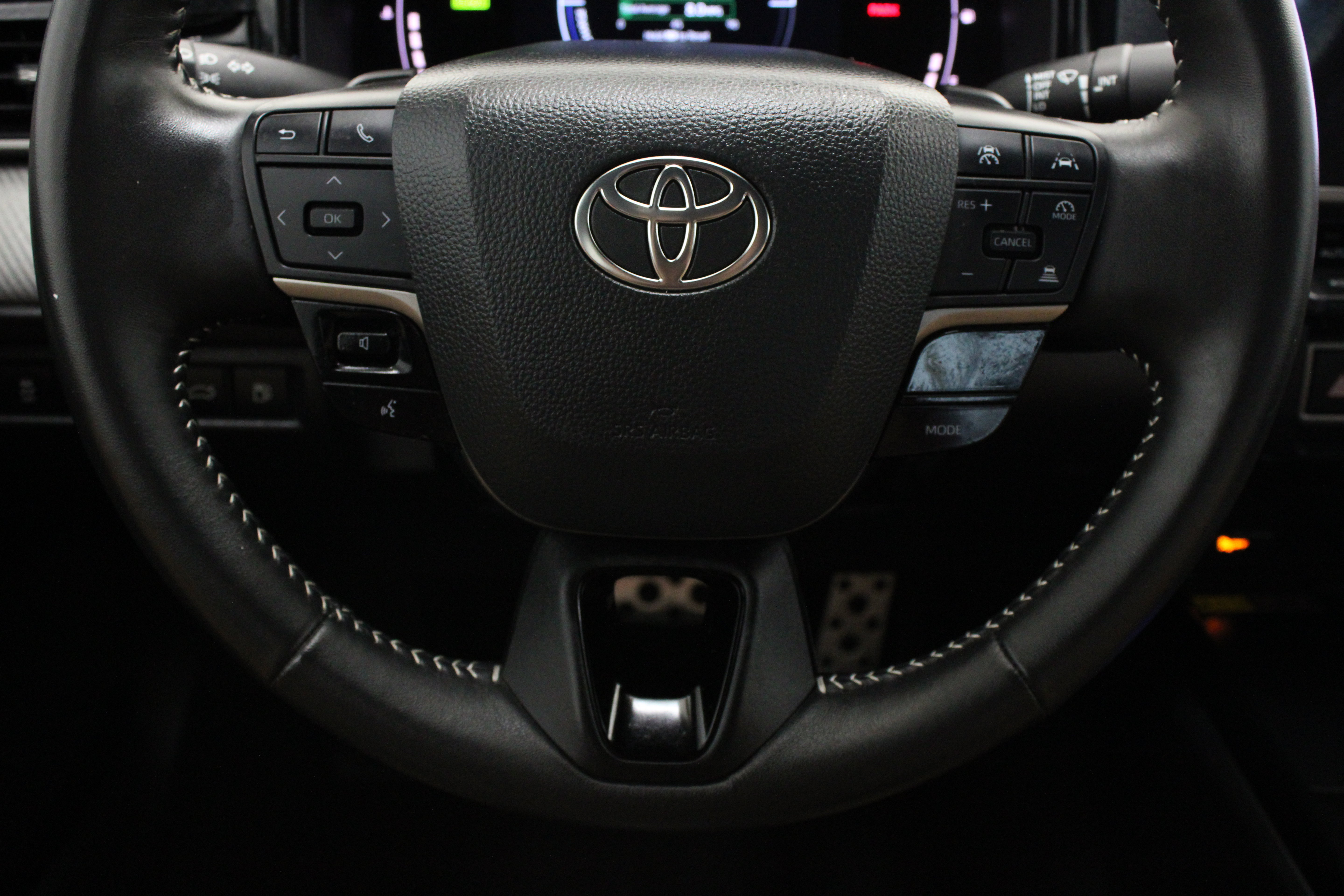 Used 2025 Toyota Camry SE w/ Convenience Package FWD image 24