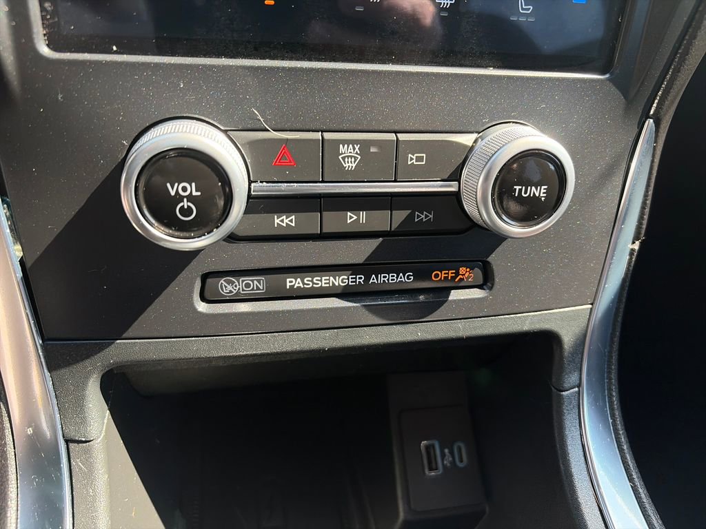 Used 2022 Ford Edge Titanium w/ Equipment Group 301A AWD/4WD image 22