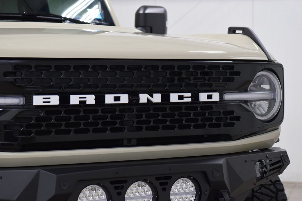 Used 2025 Ford Bronco Outer Banks AWD/4WD image 11