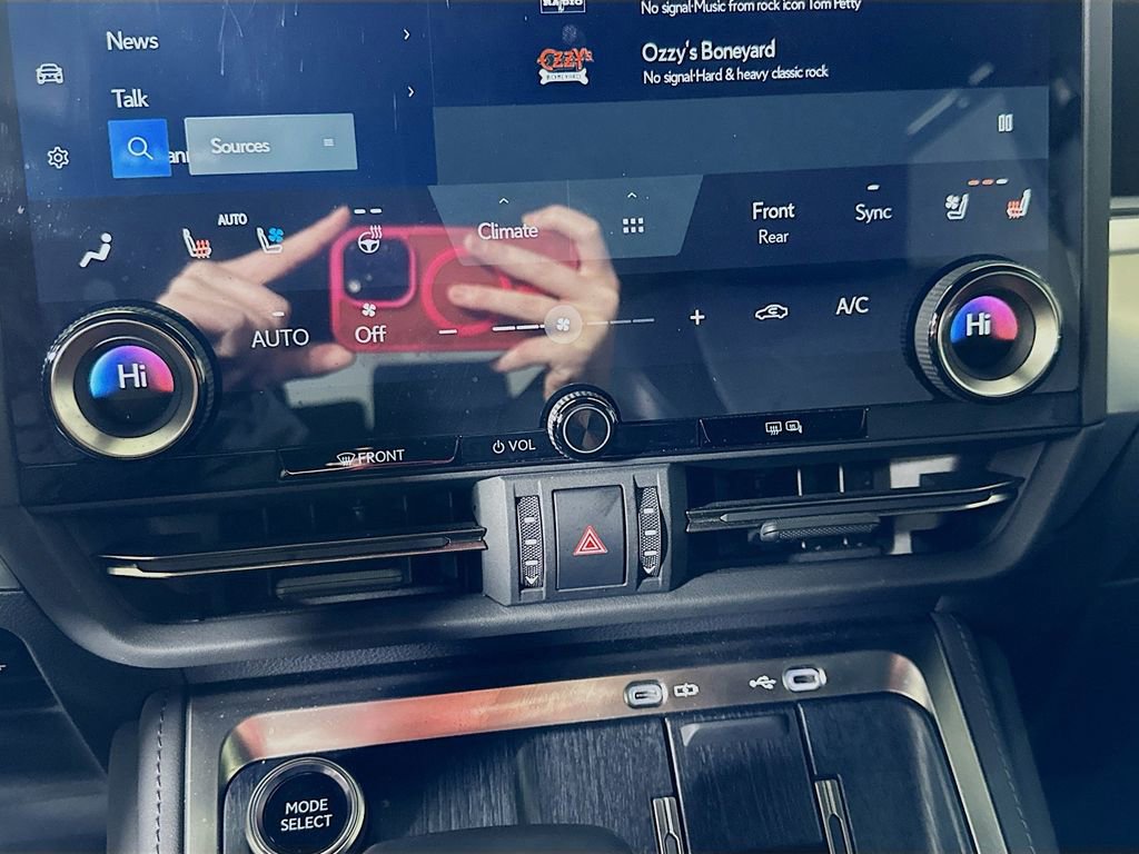 Used 2025 Lexus GX 550 w/ Accessory Package (Z1) image 25