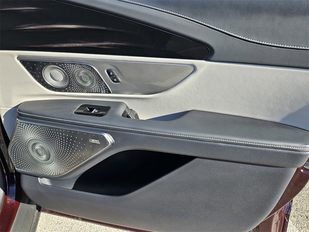 Used 2025 Lincoln Nautilus Reserve image 39