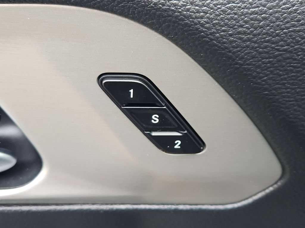 Used 2024 Chrysler Pacifica Premium FWD image 20