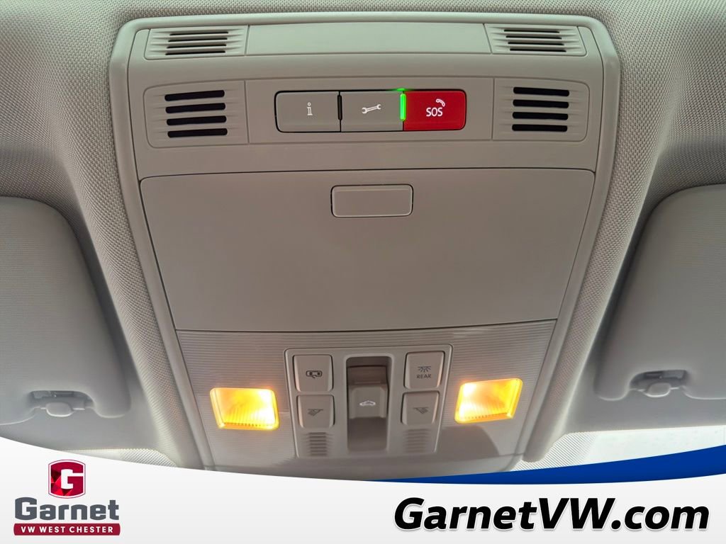 Used 2025 Volkswagen Jetta SE w/ Sunroof Package image 32