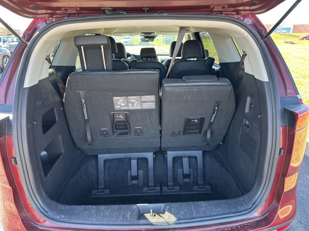 Used 2024 Kia Carnival LX image 9