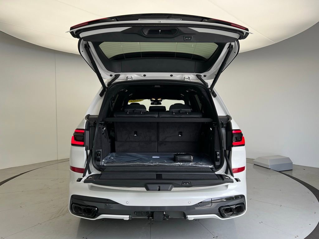 Certified 2025 BMW X7 M60i image 5