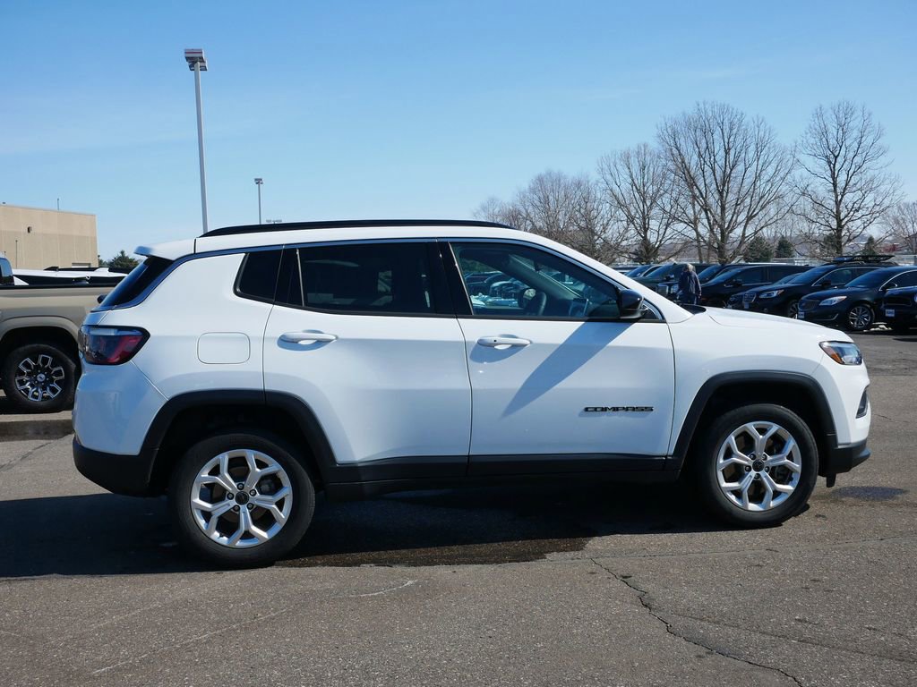 Used 2025 Jeep Compass Latitude AWD/4WD image 11
